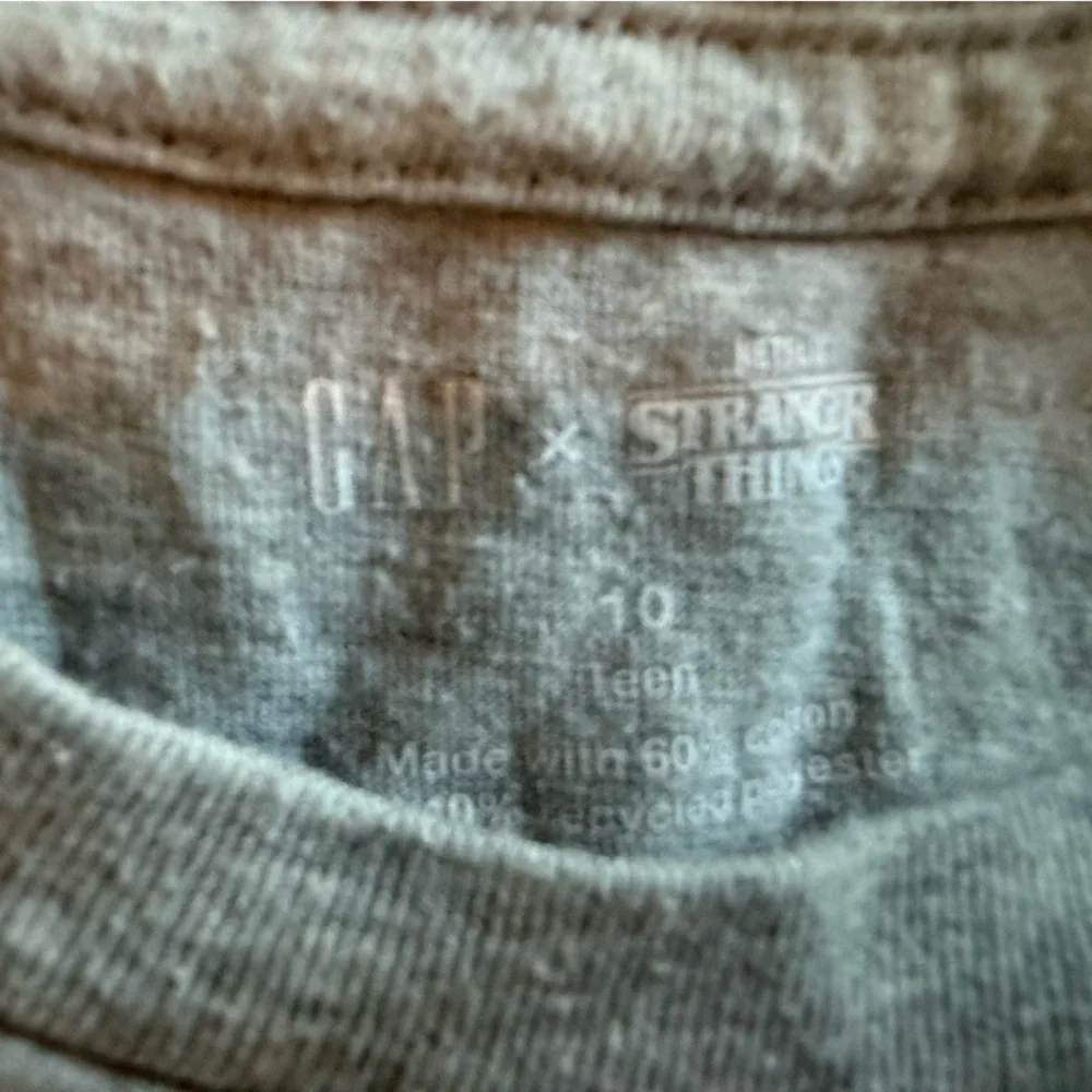 GAP Light Gray Graphic Tee Stranger Things in Sleeve Upside Down Gap Sz10 teen